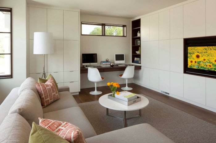 Компьютерный уголок в гостиной