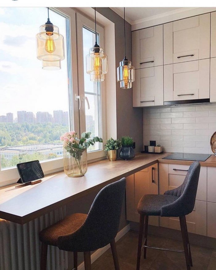 Кузни состолешницей у окна