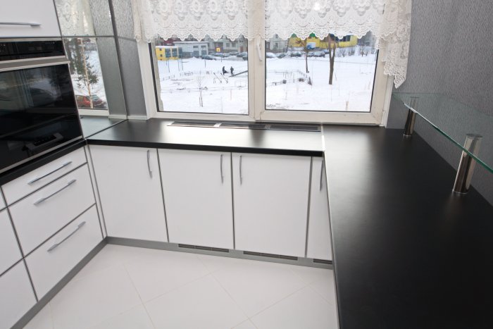 Столешница под подоконник на кухне