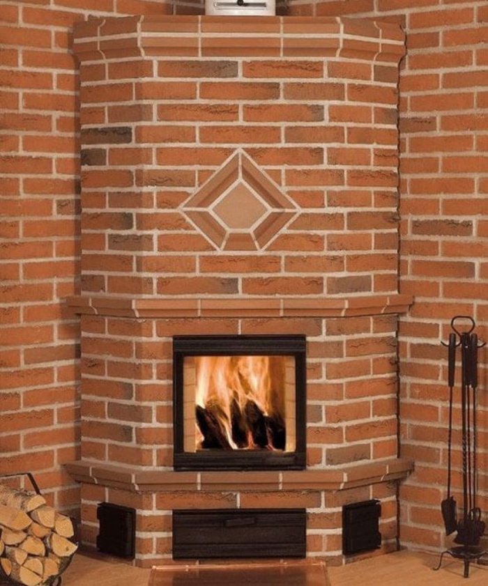 Угловая печь-камин из кирпича