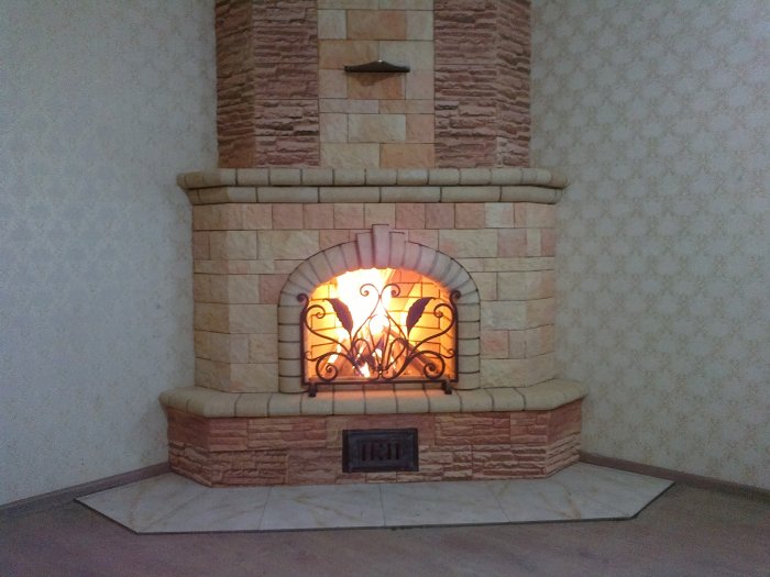 Камин угловой дровяной из кирпича