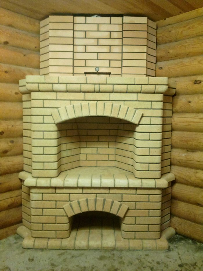 Камин кирпичный угловой дровяной