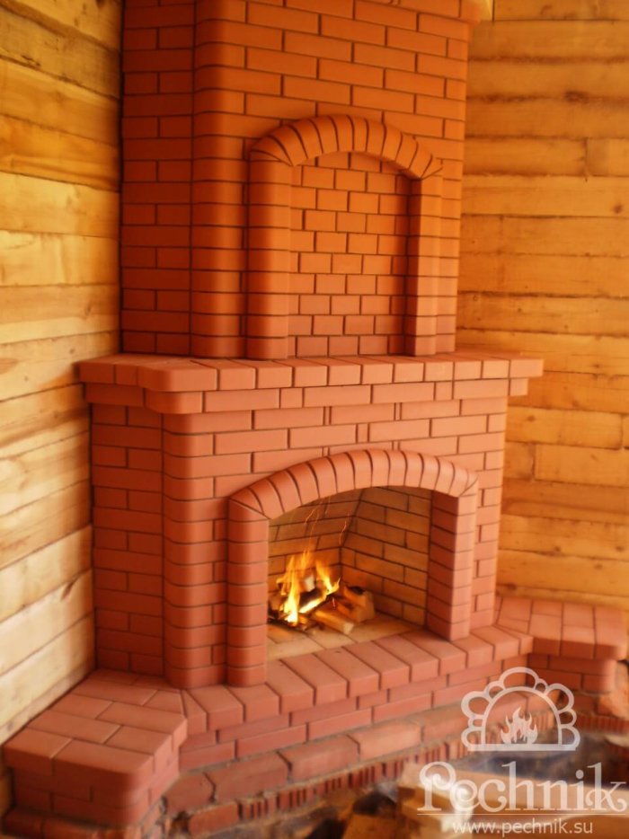 Кирпичный камин на даче