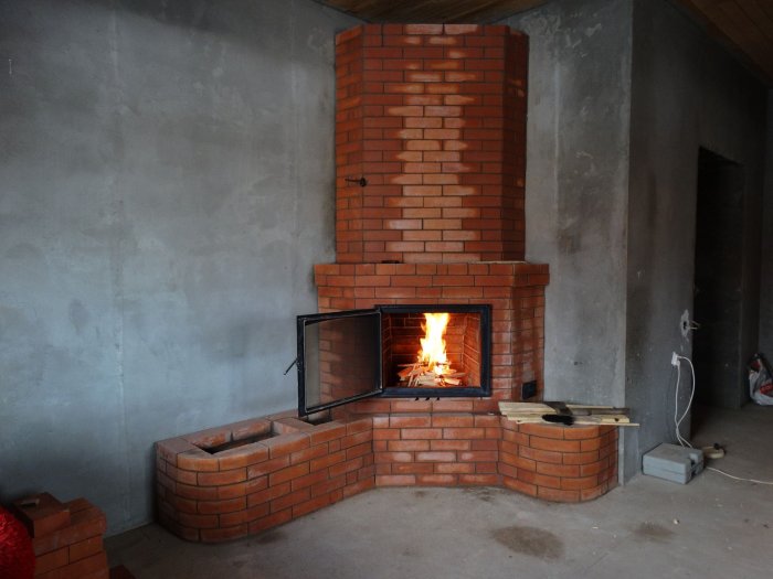 Кирпичные. Угловые камины в доме