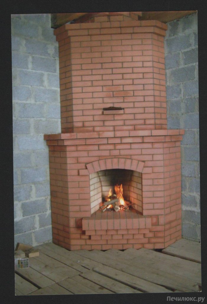 Угловой кирпичный камин