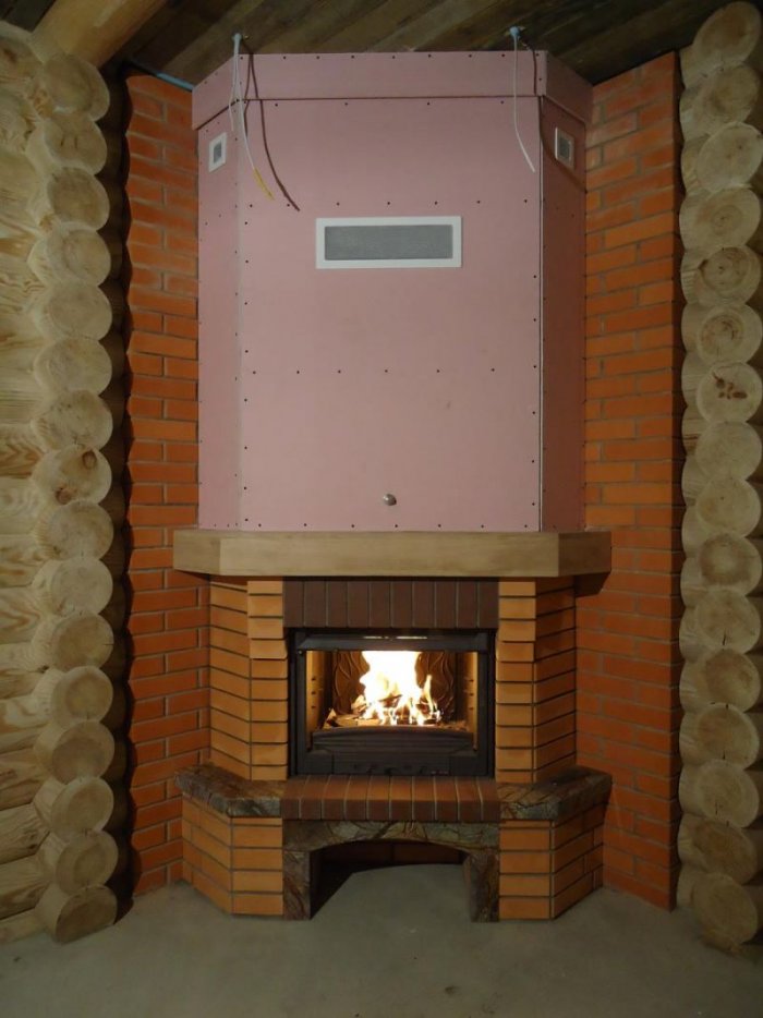 Угловой кирпичный камин