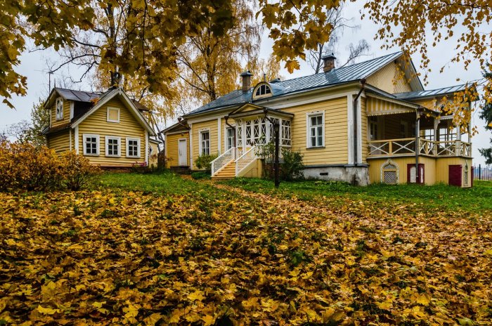 Усадьба Мураново осенью