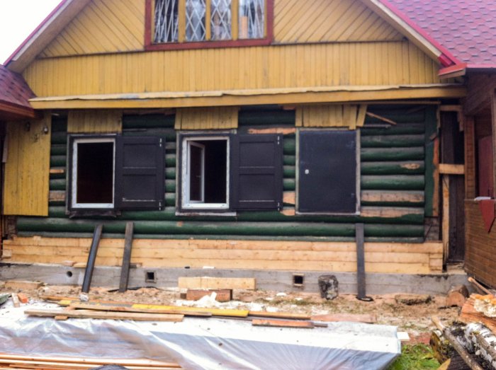 Отреставрированный старый дом бревенчатый