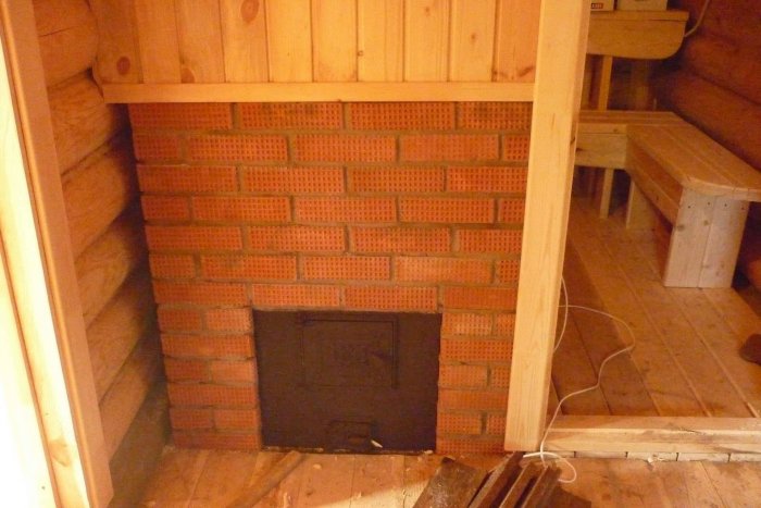 Стенка из кирпича в бане