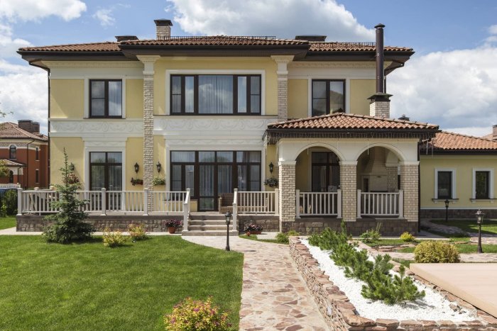 Красивый фасад дома