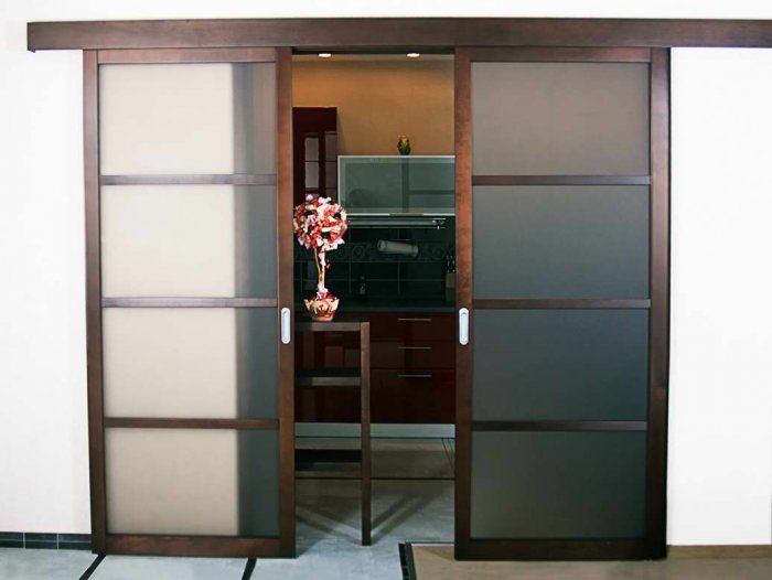 Раздвижные двери в зал