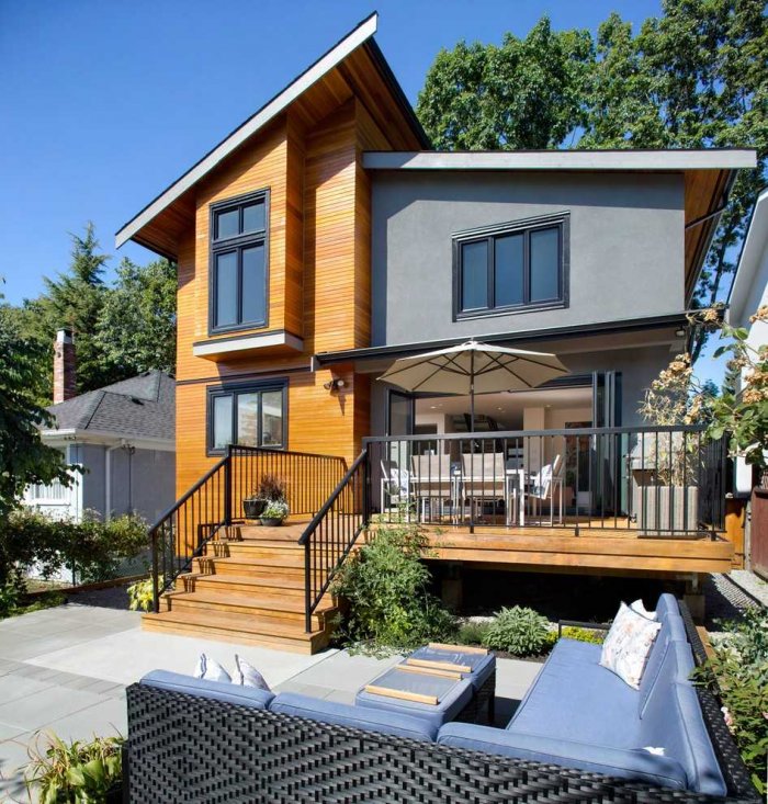 Красивый двухэтажный дом