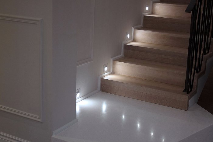 Плинтус белый напольный МДФ (толщина 16 мм, высота 100 мм, длина 240 мм)