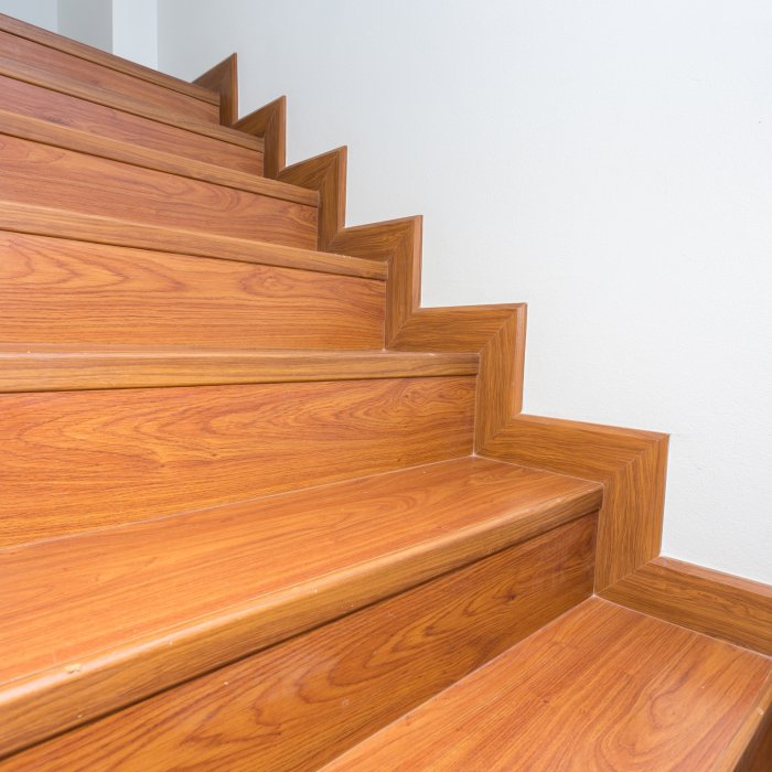 Плинтус для ступеней