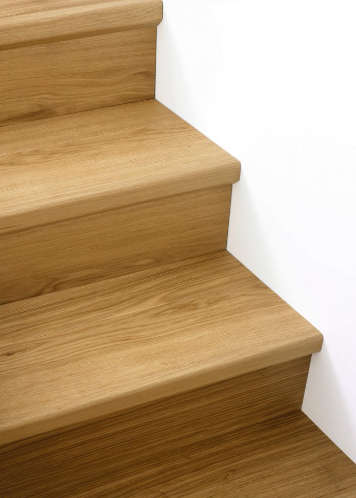 Плинтус для лестницы из полиуретана