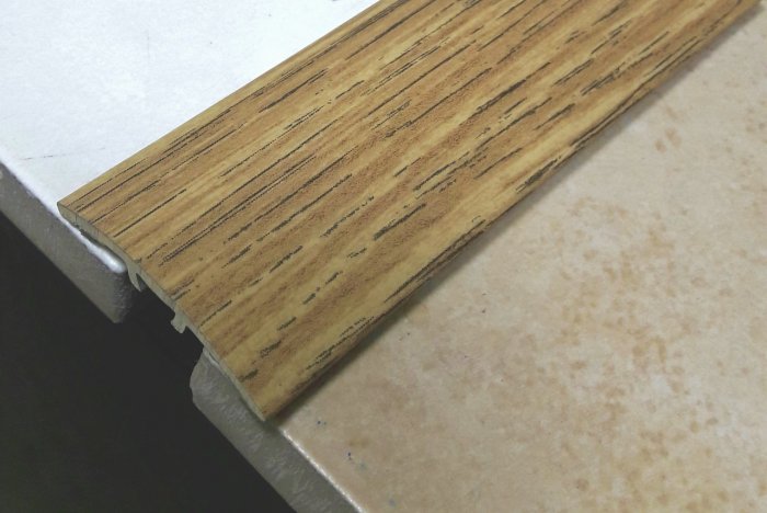 Плинтус для ступеней