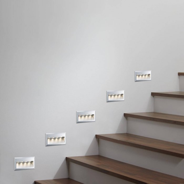 Пристенный плинтус для лестницы