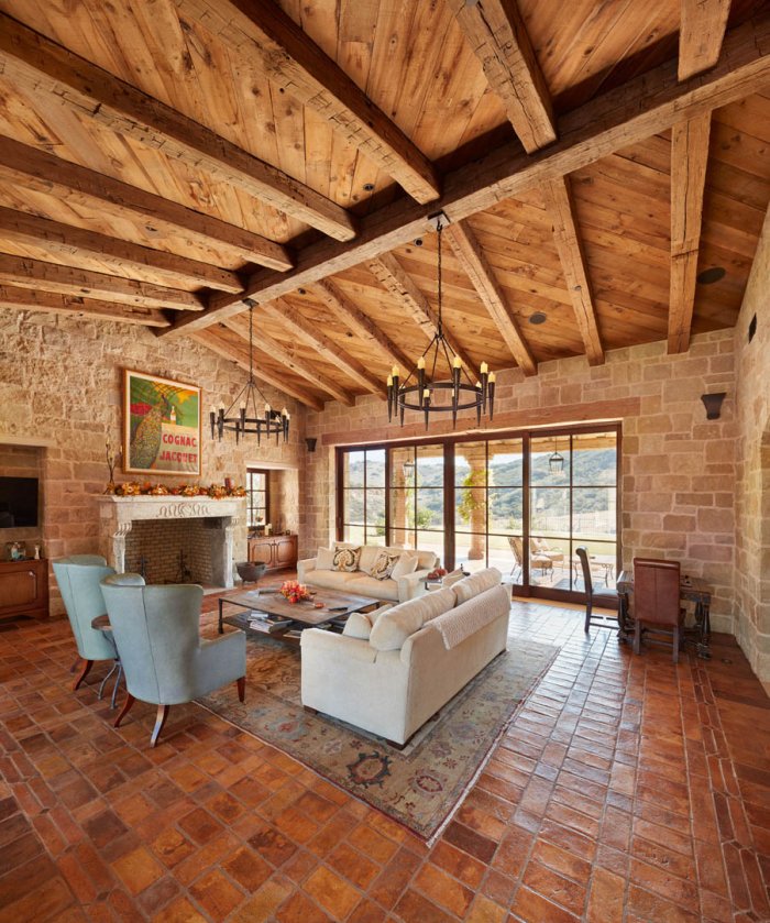 Потолочные балки в интерьере