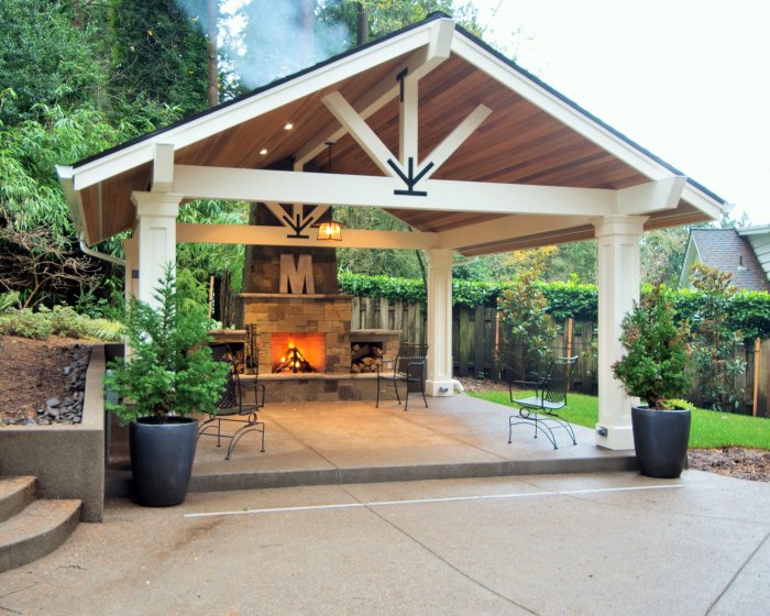 Зона барбекю с навесом