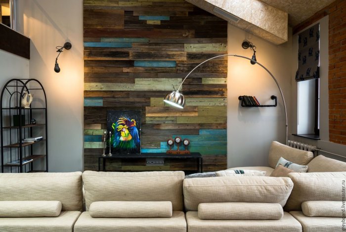 Амбарная доска в интерьере лофт