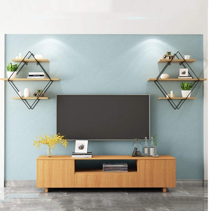 Полка над телевизором на стене