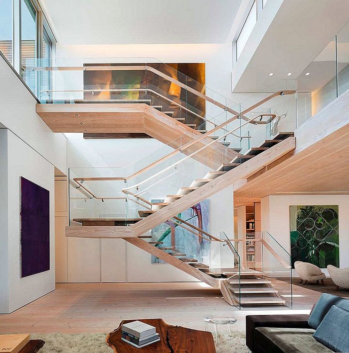 Лестница в двухъярусной квартире