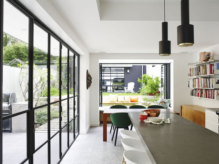 Графитовые окна в интерьере