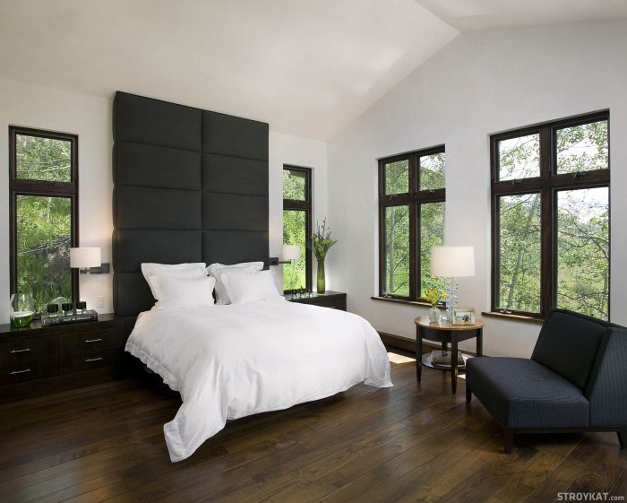 Коричневые окна в интерьере