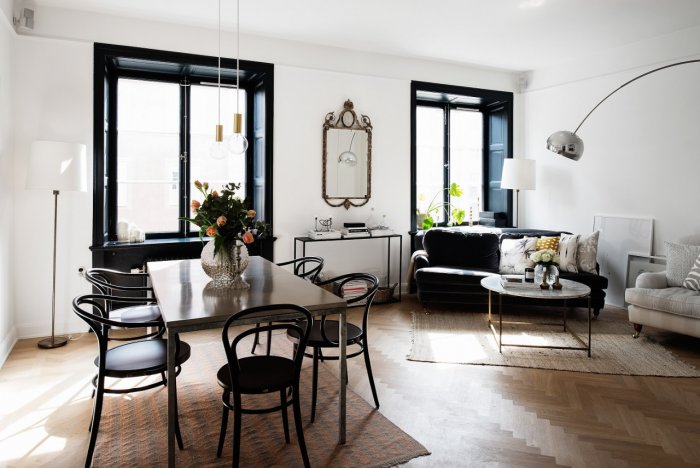 Темные окна в интерьере