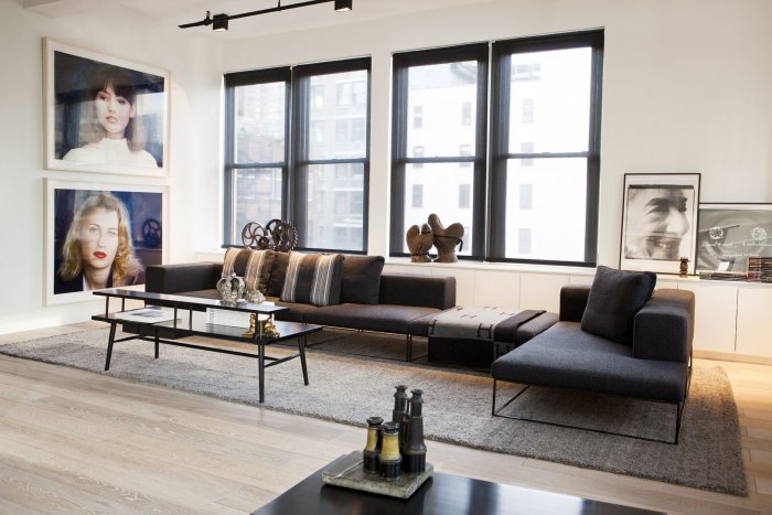 Черные оконные рамы в интерьере