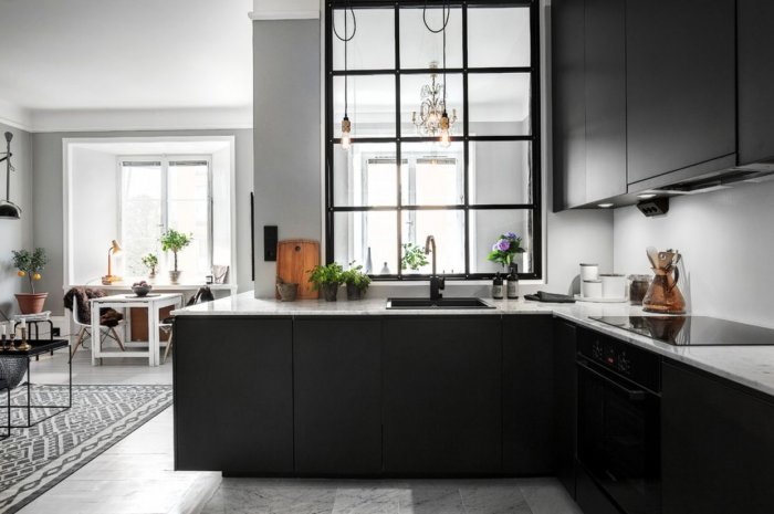 Современные кухни в черном стиле с окном