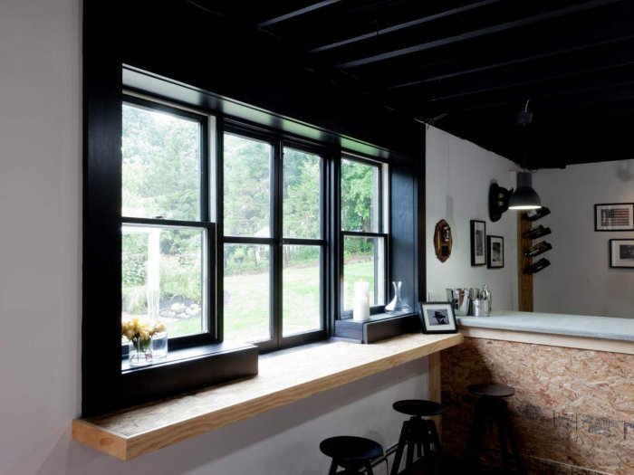 Черные оконные рамы в интерьере