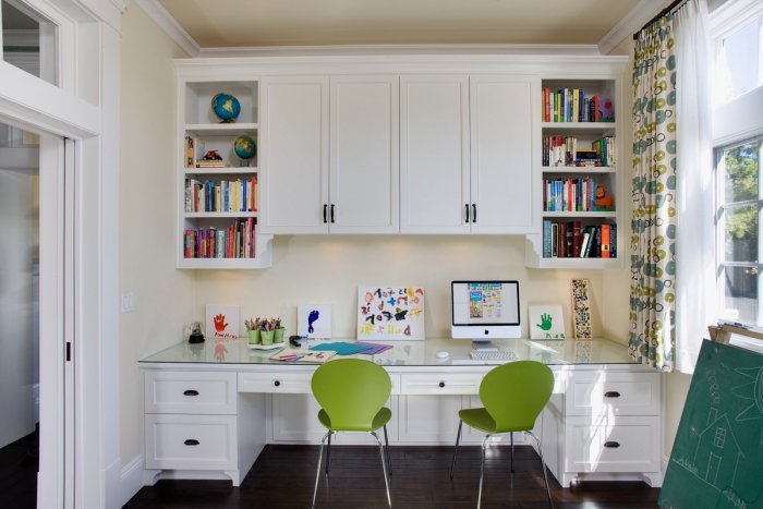 Рабочая зона для двух школьников