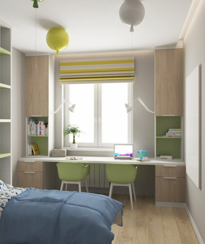 Стол у окна для школьника