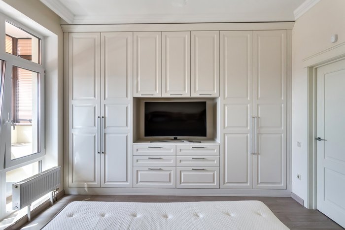 Шкаф с нишей под телевизор