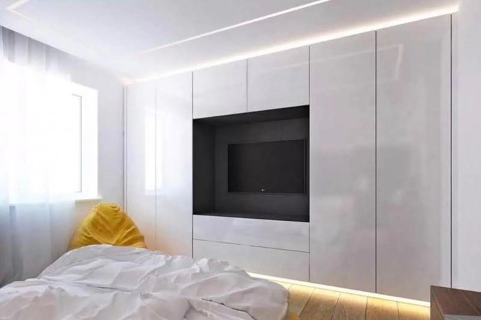 Телевизор встроенный в шкаф