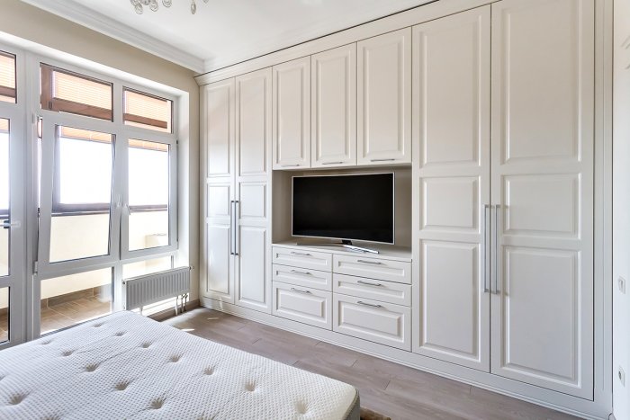 Шкаф с телевизором в спальню