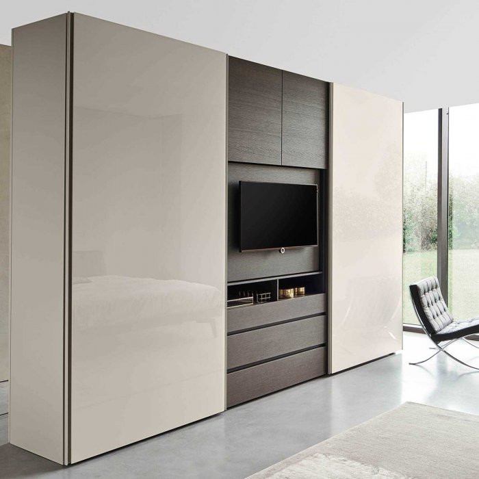 Шкаф купе с телевизором