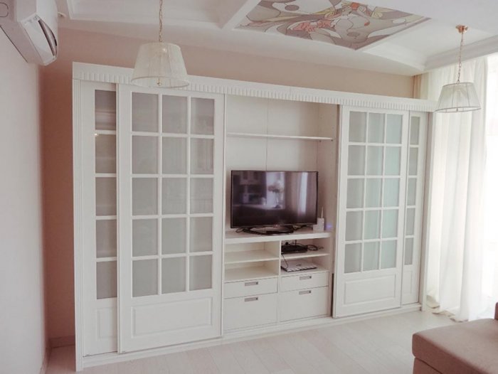 Встроенные шкафы в гостиную