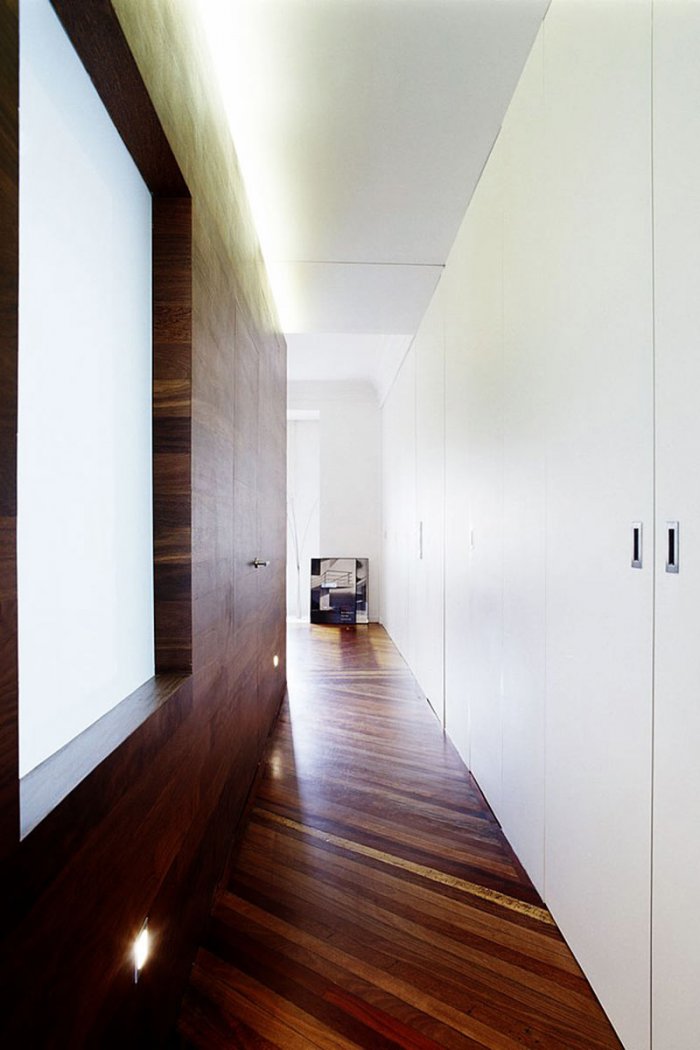 Отделка стен коридора ламинатом