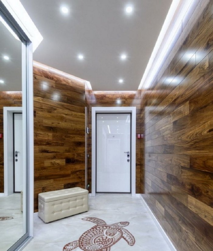 Отделка стен ламинатом в прихожей