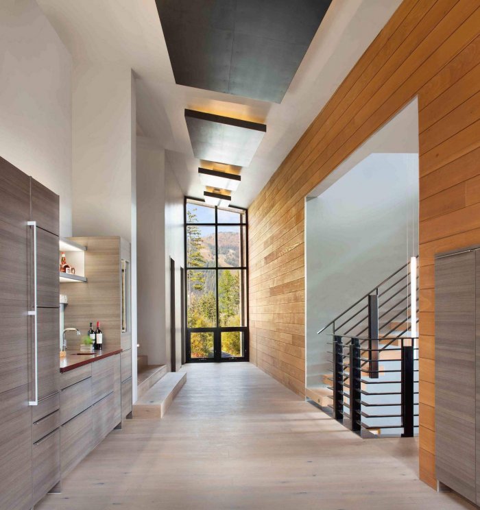 Интерьер коридора в современном стиле