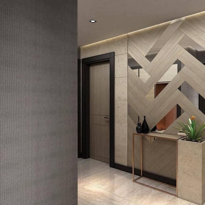 Керамогранит на стене в прихожей