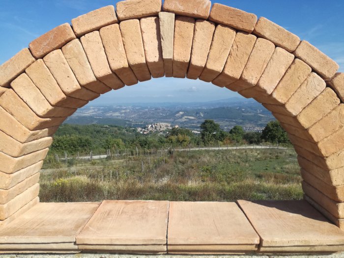 Старинная кирпичная арка