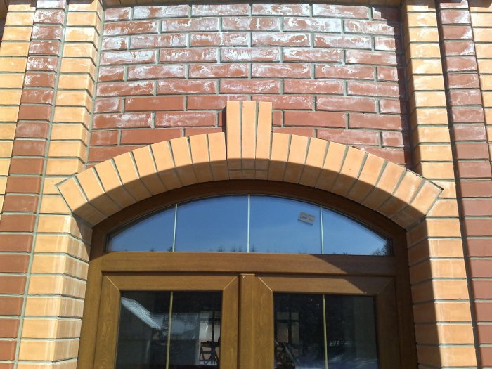 Арочное окно из кирпича