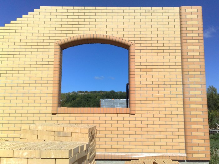 Арочное окно из кирпича