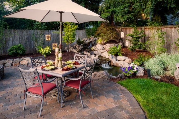 Патио в саду средней полосы России