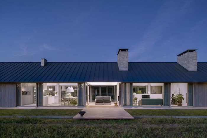 Длинный одноэтажный дом