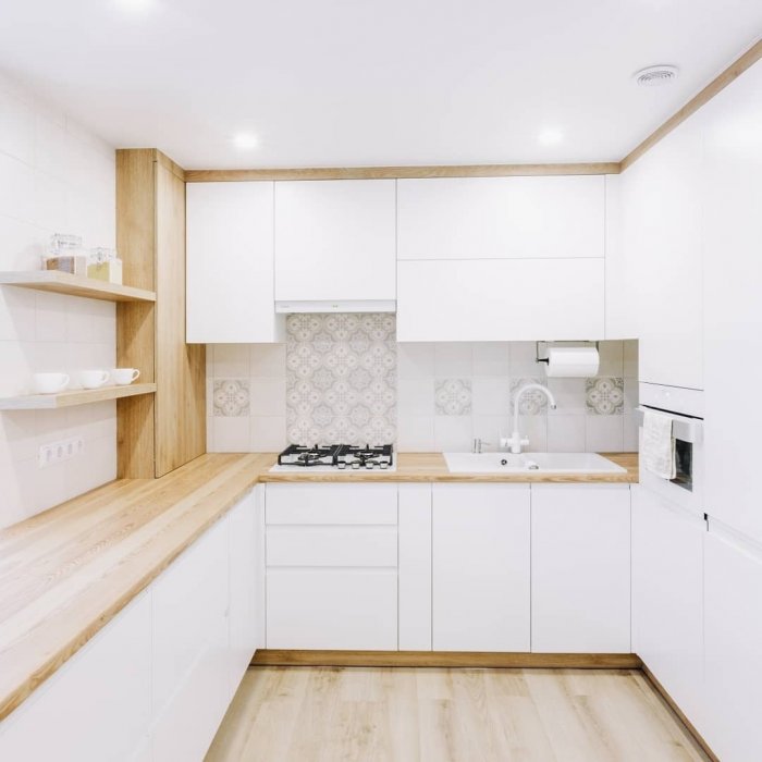 Белая кухня Эггер