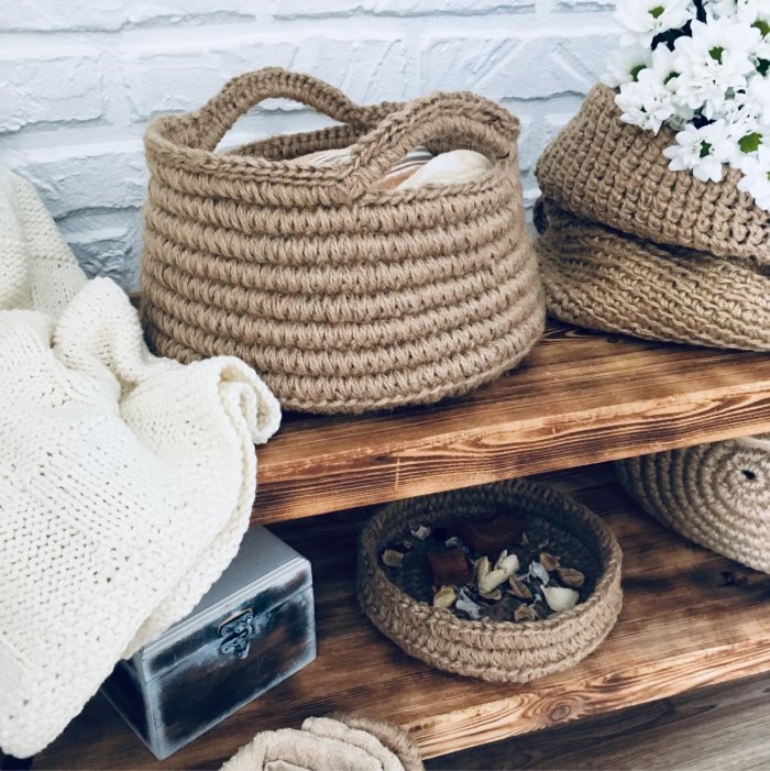 Трикотажные корзинки в интерьере